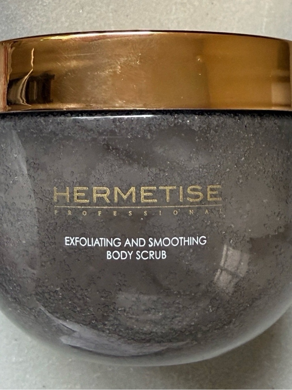 Exfoliating and Smoothing Body Scrub - Gold & Charcoal